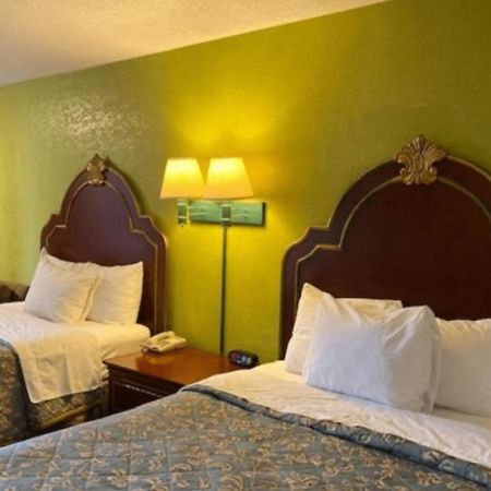 Travelodge By Wyndham Sellersburg Ngoại thất bức ảnh
