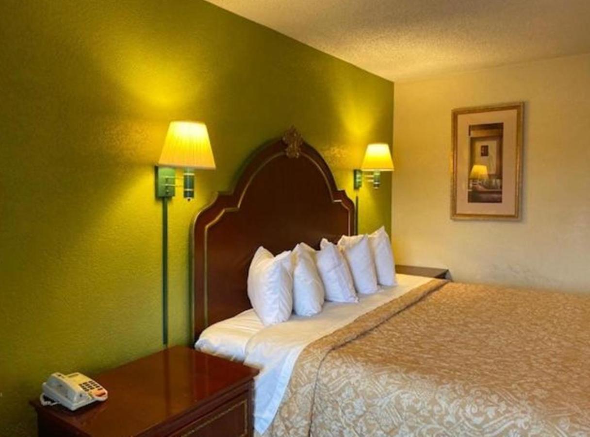 Travelodge By Wyndham Sellersburg Ngoại thất bức ảnh