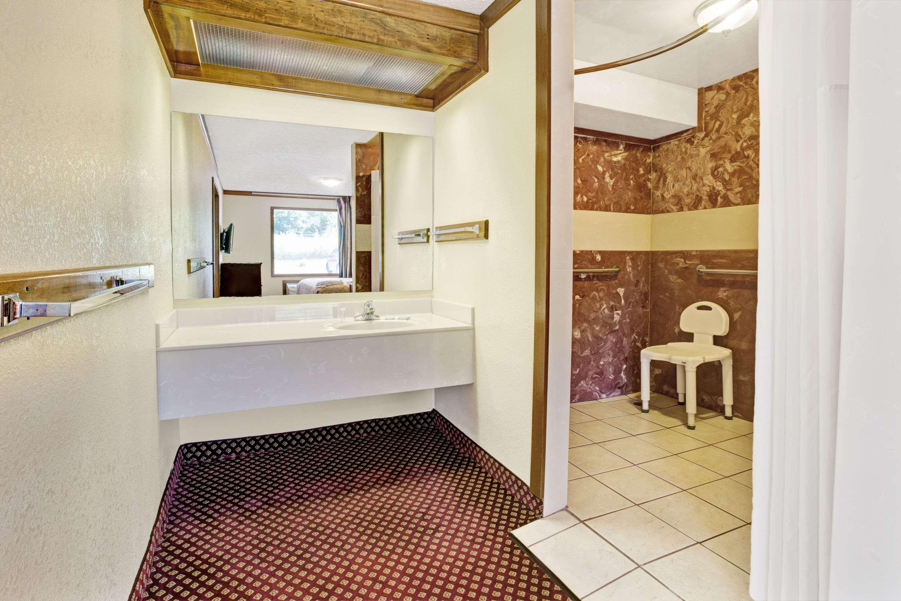 Travelodge By Wyndham Sellersburg Ngoại thất bức ảnh